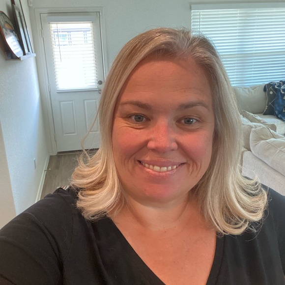 Meet your Posher, Jenny - Picture 2 of 4